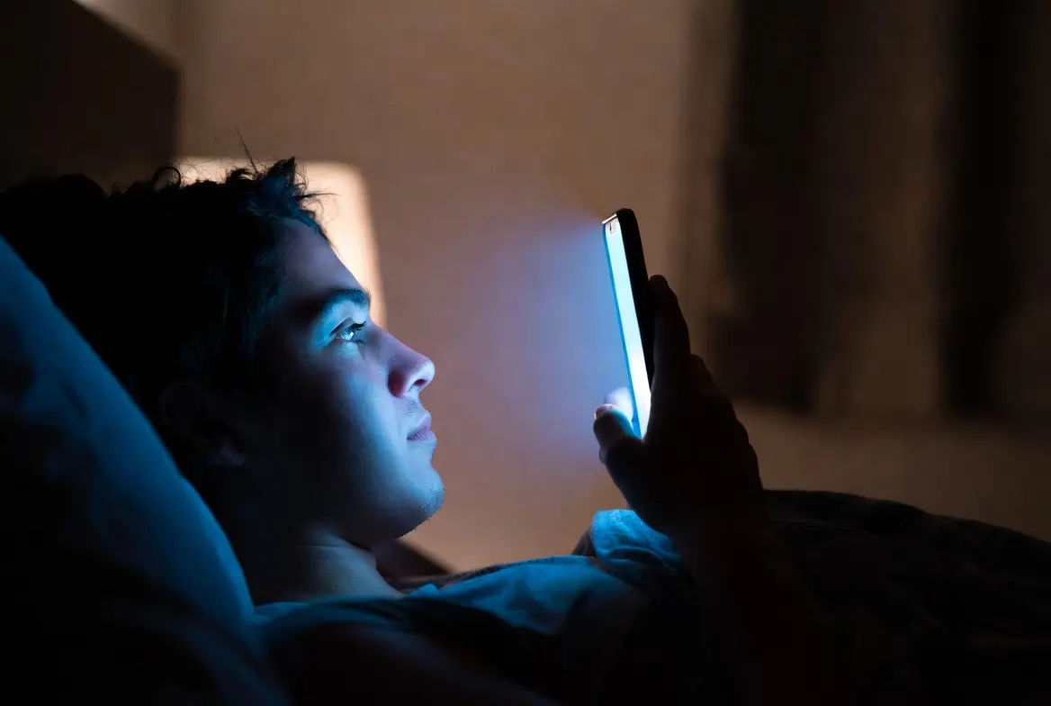How Blue Light Affects Your Circadian Rhythm